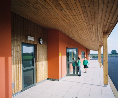Ne primary school building with exposed steel shoes